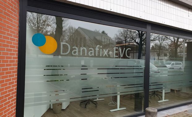 zandstraalfolies op ramen en winkeletalages in Antwerpen laten plakken